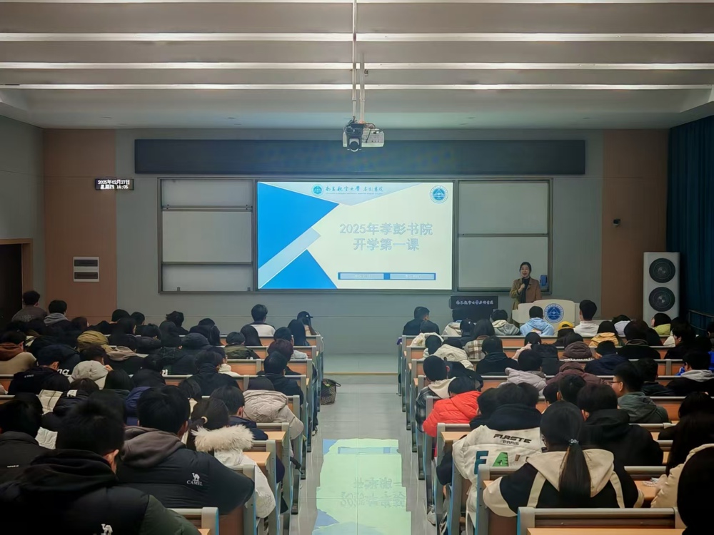 8x8x
开展"开学第一课"主题活动暨安全主题教育年级会